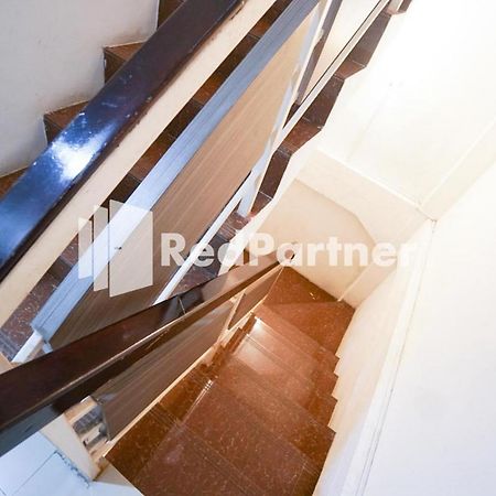 Eascot Hotel Mitra Reddoorz Jakarta Exterior photo