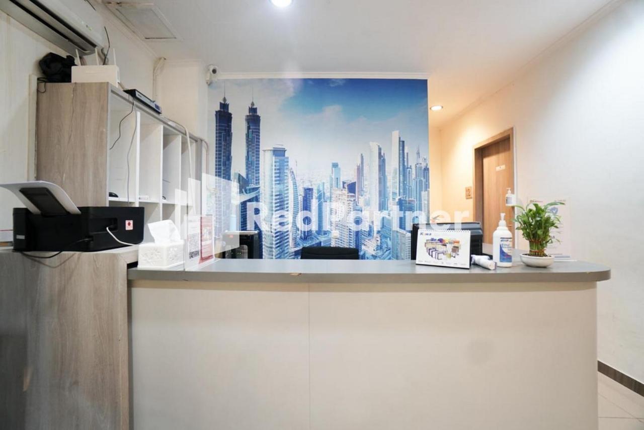 Eascot Hotel Mitra Reddoorz Jakarta Exterior photo