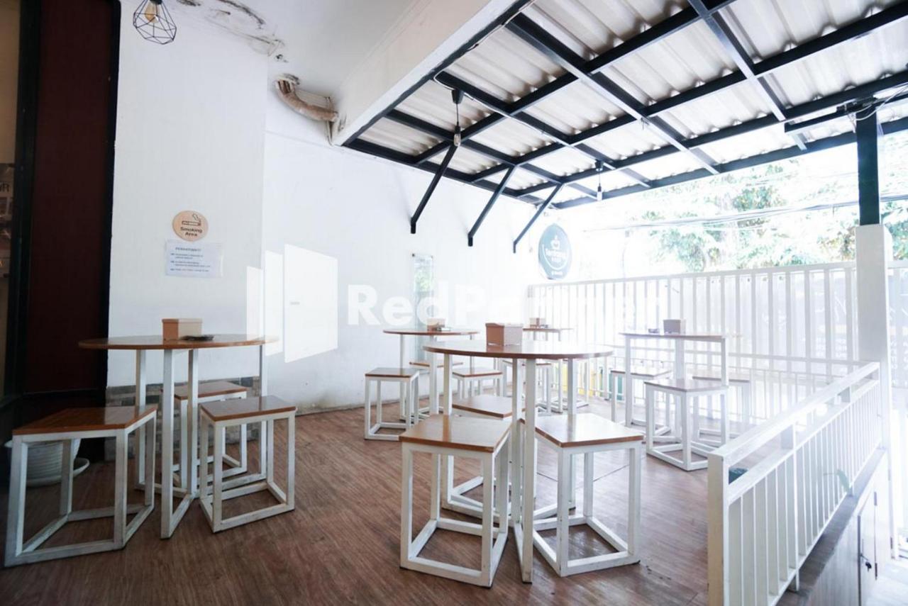 Eascot Hotel Mitra Reddoorz Jakarta Exterior photo