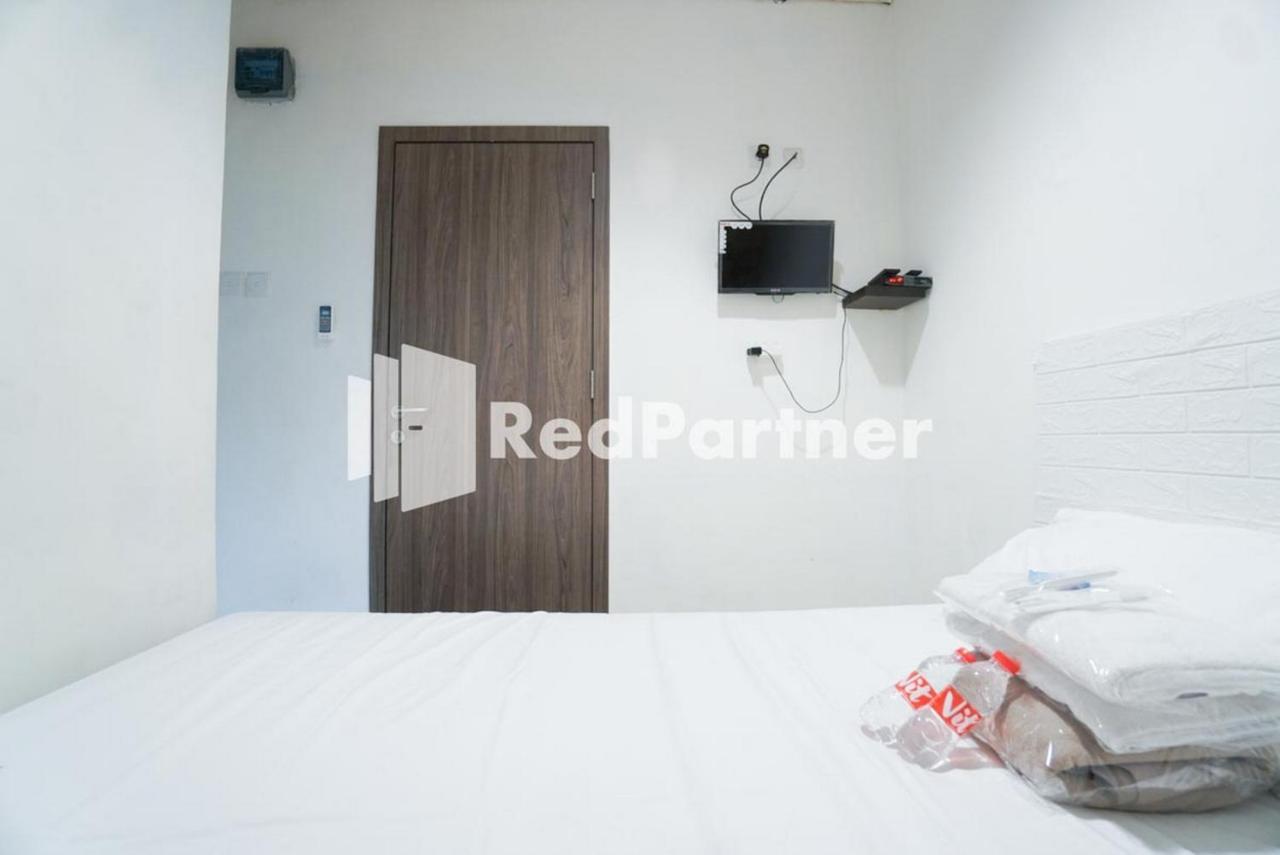 Eascot Hotel Mitra Reddoorz Jakarta Exterior photo