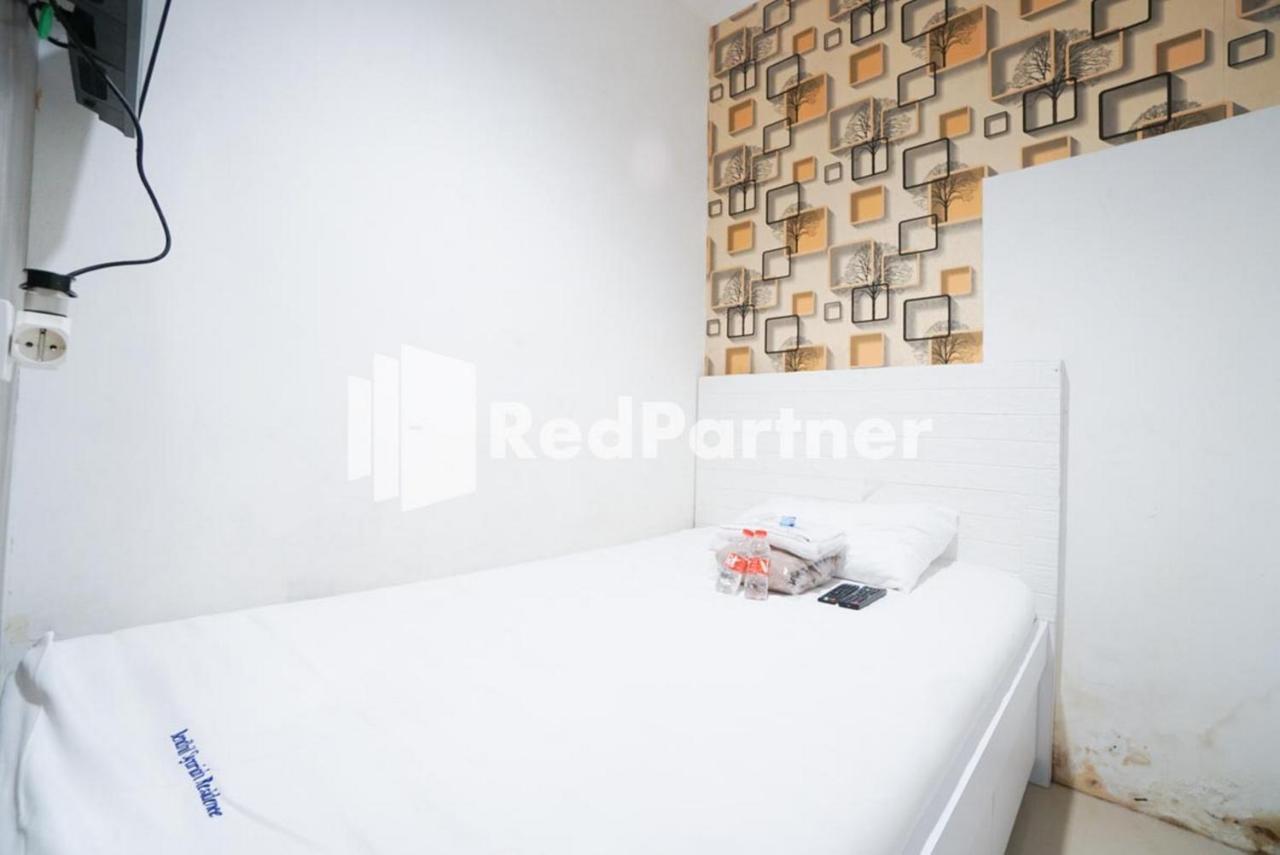 Eascot Hotel Mitra Reddoorz Jakarta Exterior photo