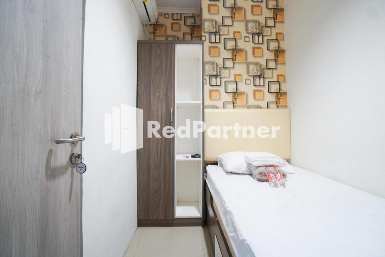 Eascot Hotel Mitra Reddoorz Jakarta Exterior photo