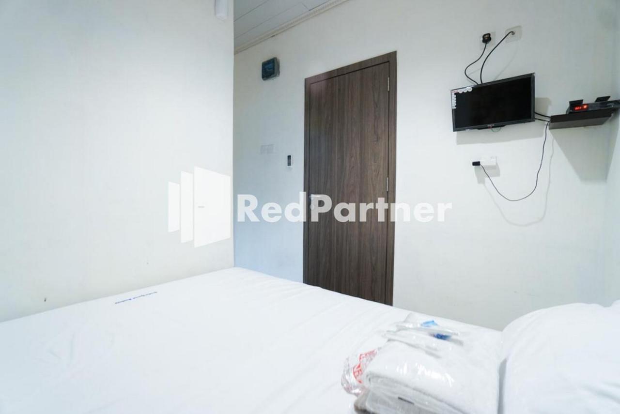 Eascot Hotel Mitra Reddoorz Jakarta Exterior photo