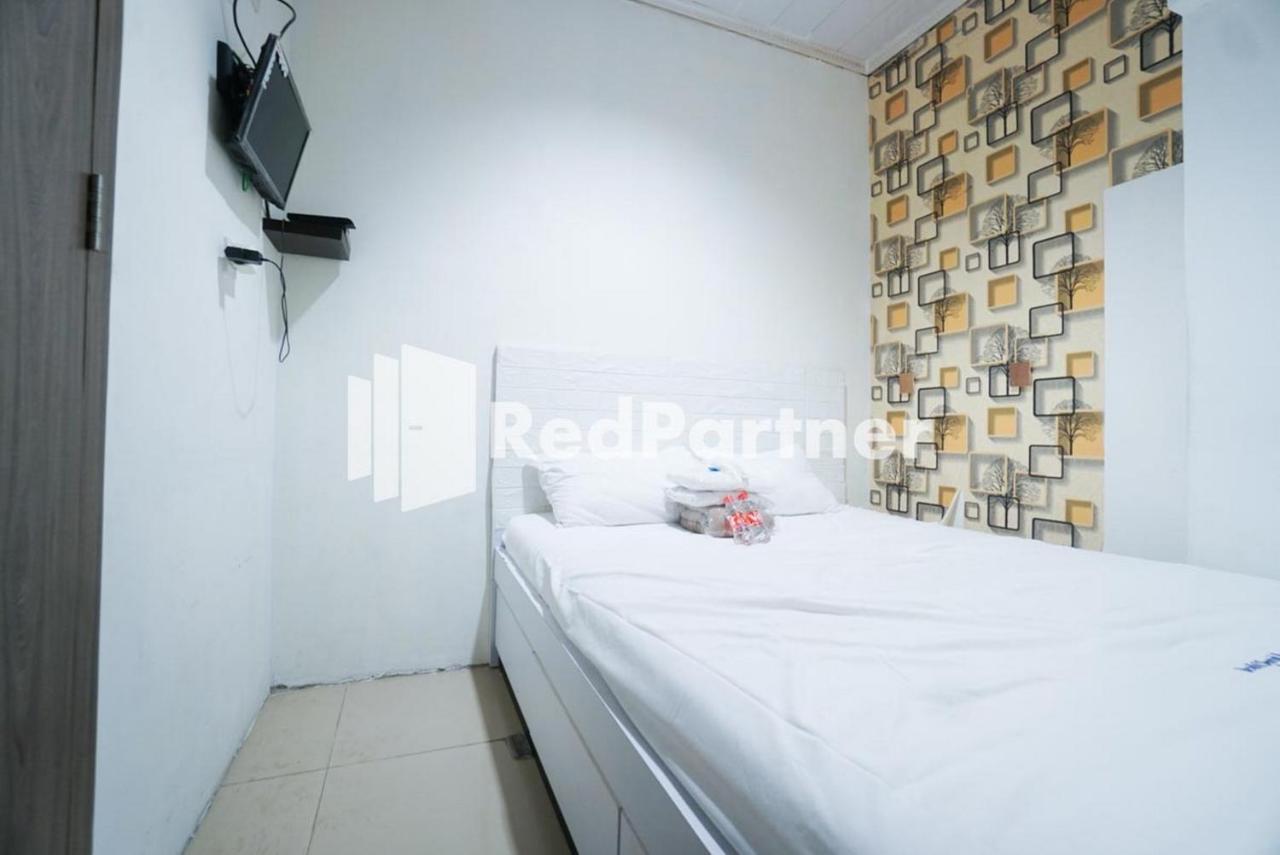 Eascot Hotel Mitra Reddoorz Jakarta Exterior photo