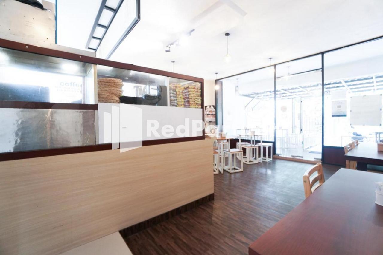 Eascot Hotel Mitra Reddoorz Jakarta Exterior photo