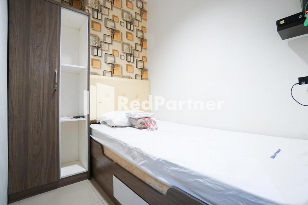 Eascot Hotel Mitra Reddoorz Jakarta Exterior photo